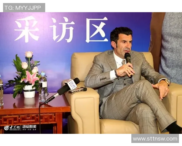 偶遇街头足球巨星与球迷亲切互动的一刻